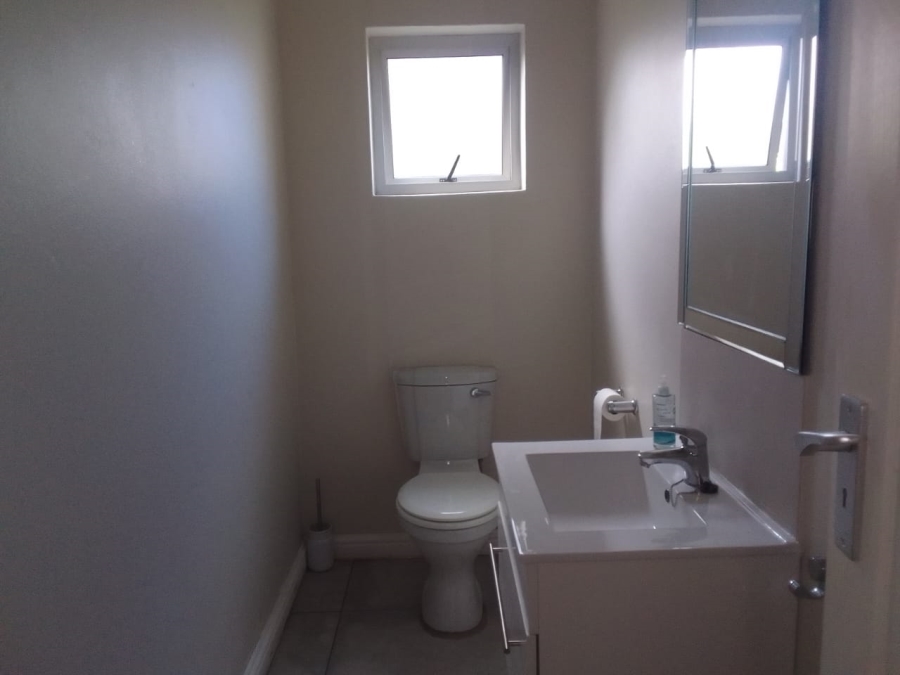 To Let 4 Bedroom Property for Rent in Nahoon Eastern Cape